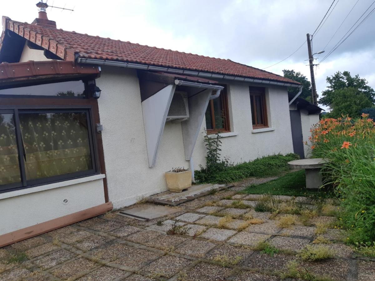 Maison A La Campagne Avec Piscine Flayat Exteriör bild