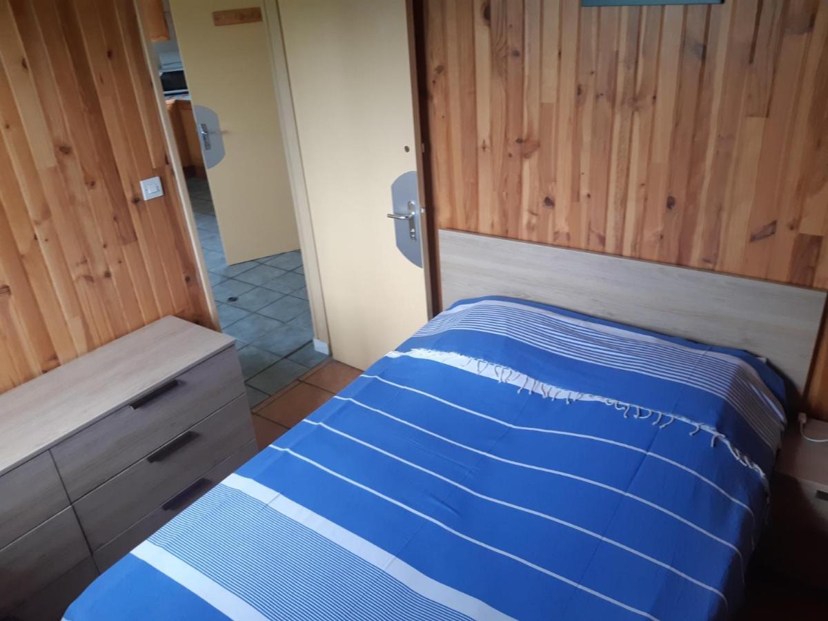 Maison A La Campagne Avec Piscine Flayat Exteriör bild
