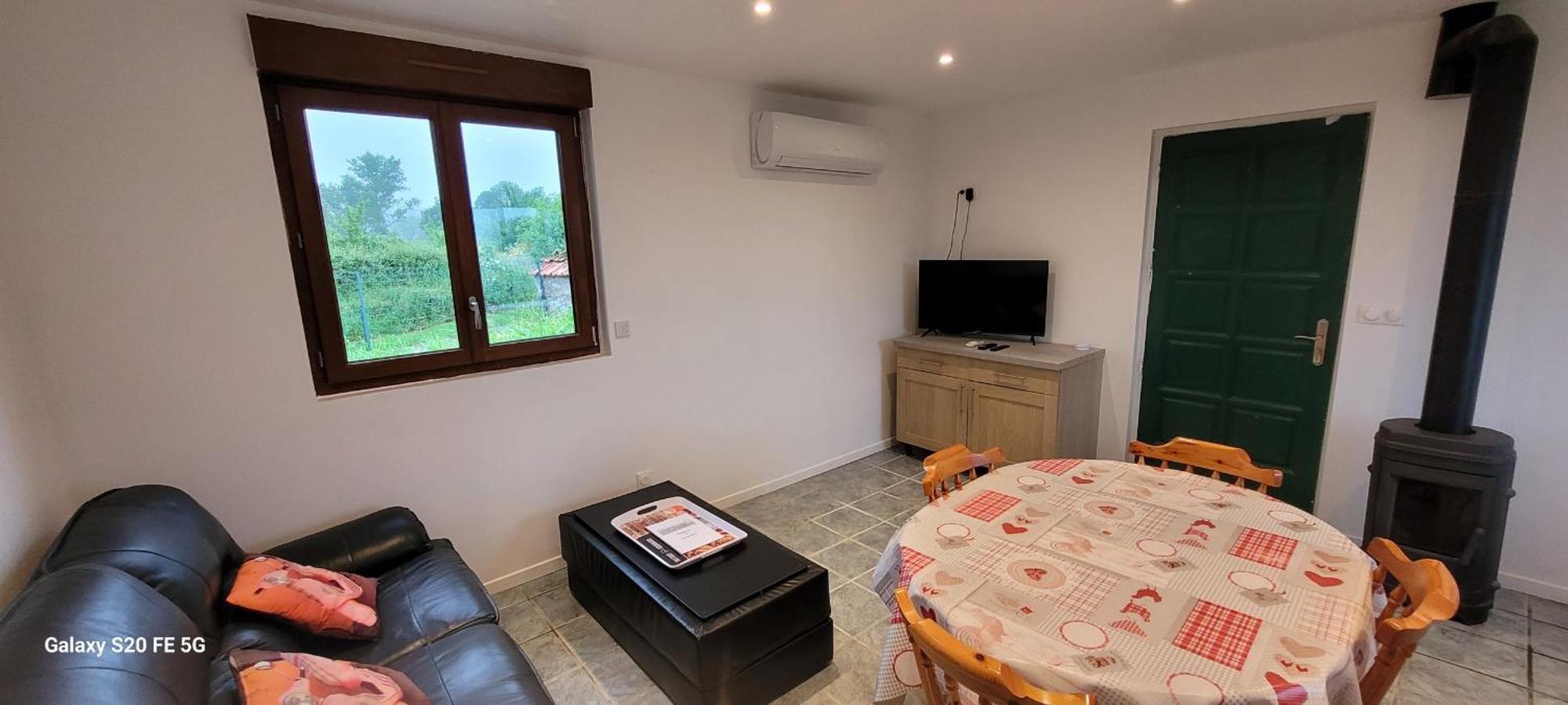 Maison A La Campagne Avec Piscine Flayat Exteriör bild